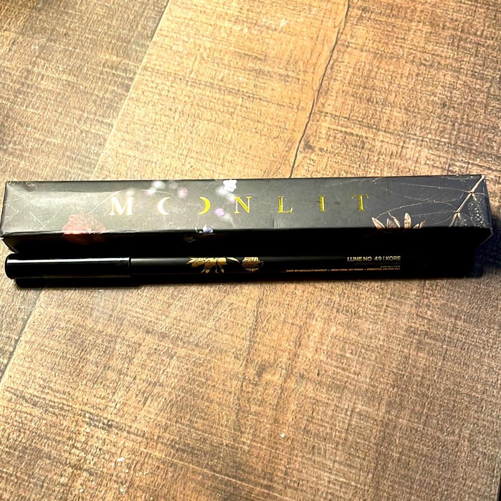 🌙Moonlit Lipstick Pencil🌙